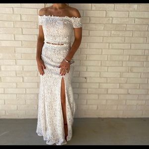 Only worn once, in great condition, willing to adjust price